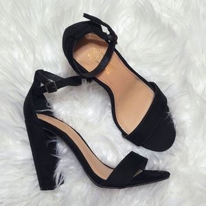🍁Brash Black Velvet Block Heel Size 5W
